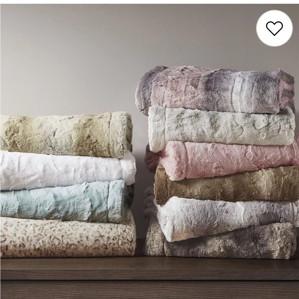 NEW IN BAG: MADISON PARK FAUX FUR OVERSIZED THROW - Picture 7 of 7